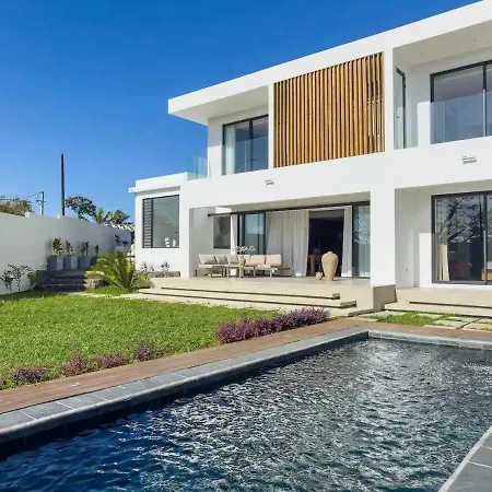Villa Asahi , Steps From Mont Choisy Beach & Golf
